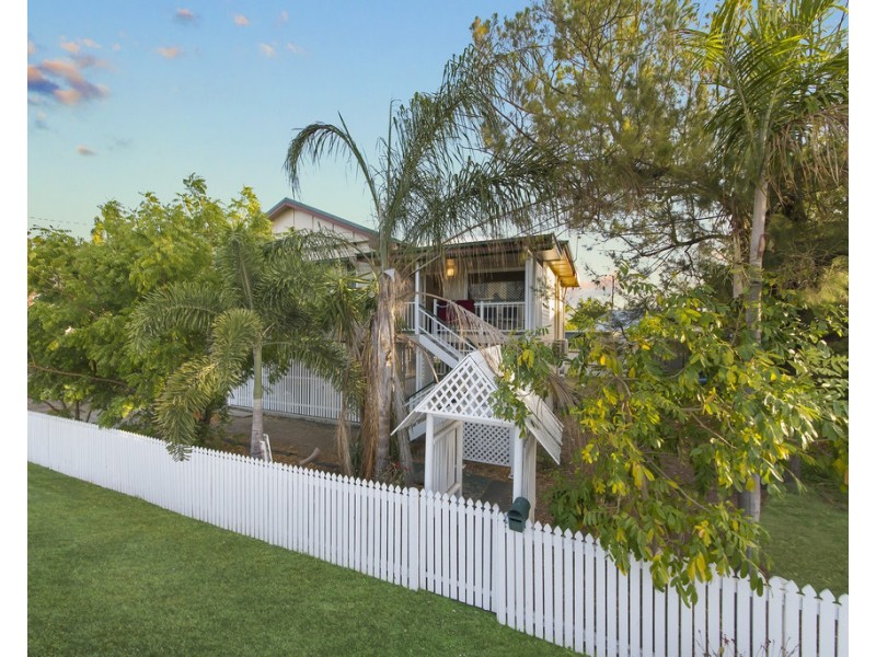 36 Montgomery Street, West End QLD 4810