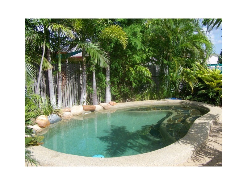 17 St Ives Street, Mount Louisa QLD 4814