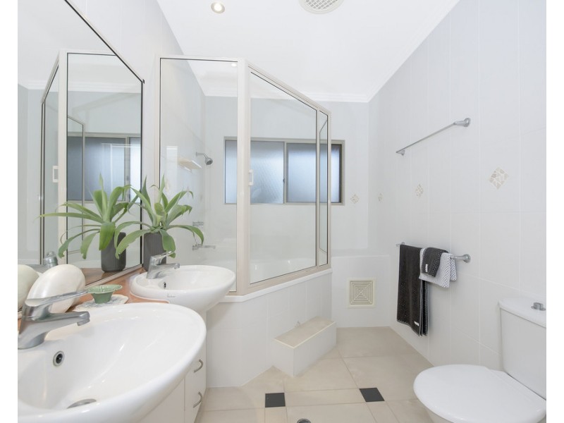 12 Stirling Drive, Castle Hill QLD 4810