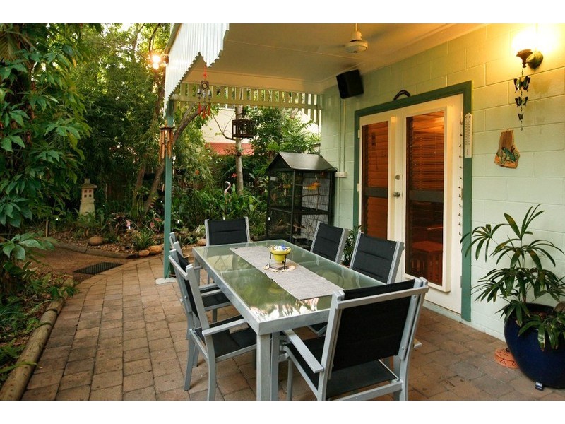 10 Princes Road, Hyde Park QLD 4812