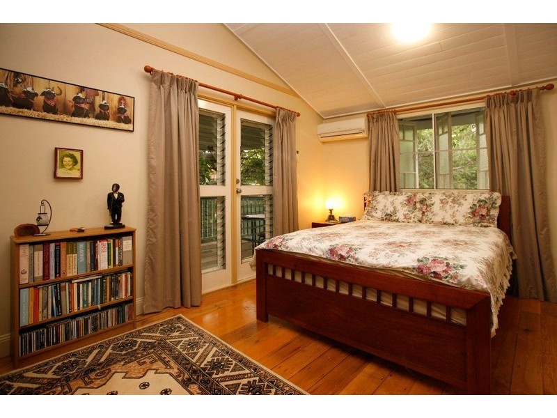 10 Princes Road, Hyde Park QLD 4812