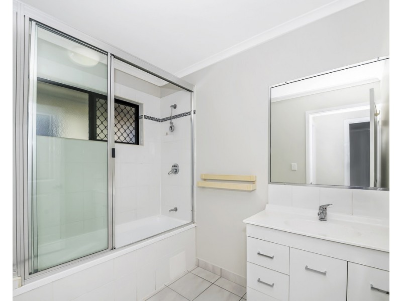 19 Moor Court, Kelso QLD 4815