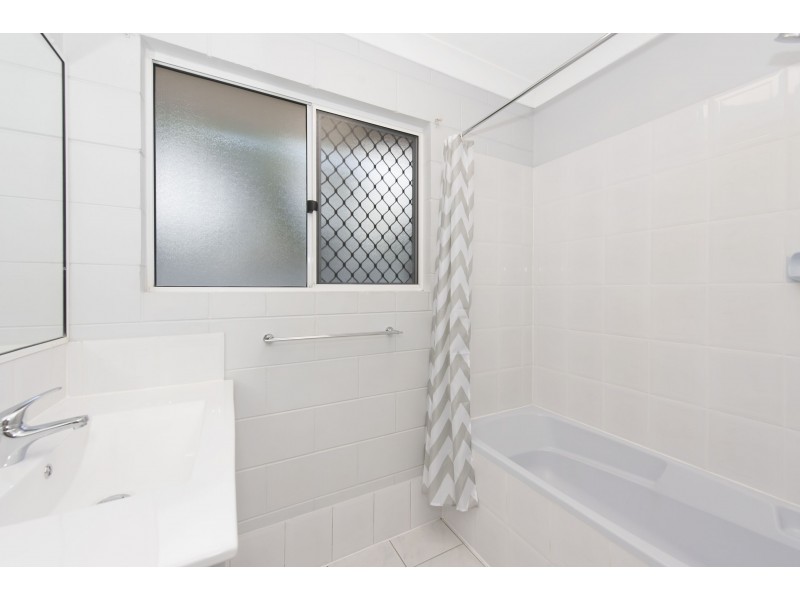 3 Bedrock Court, Mount Louisa QLD 4814