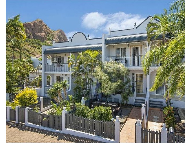 10/29-33 Victoria Street, North Ward QLD 4810