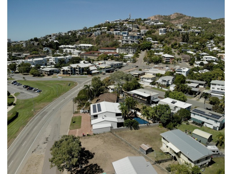 20 Heatleys Parade, Belgian Gardens QLD 4810