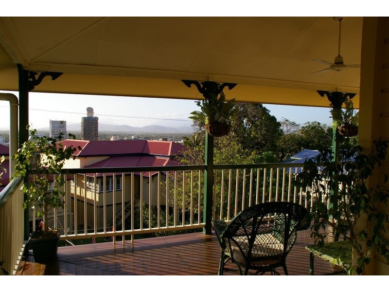 8 Murray Street, North Ward QLD 4810