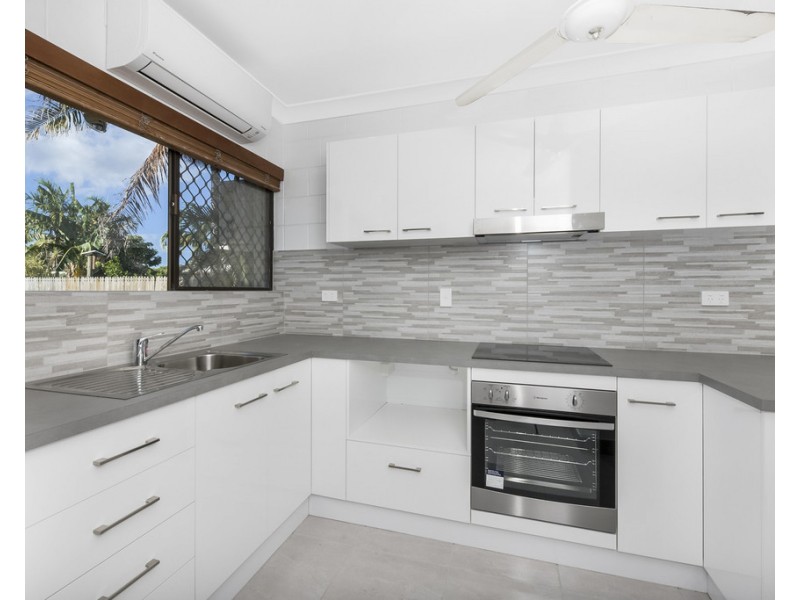 2/11-13 Hughes Street, Hermit Park QLD 4812