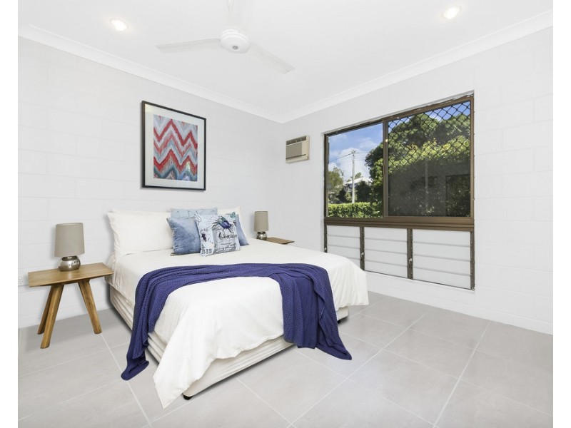 2/11-13 Hughes Street, Hermit Park QLD 4812