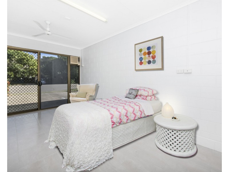 2/11-13 Hughes Street, Hermit Park QLD 4812