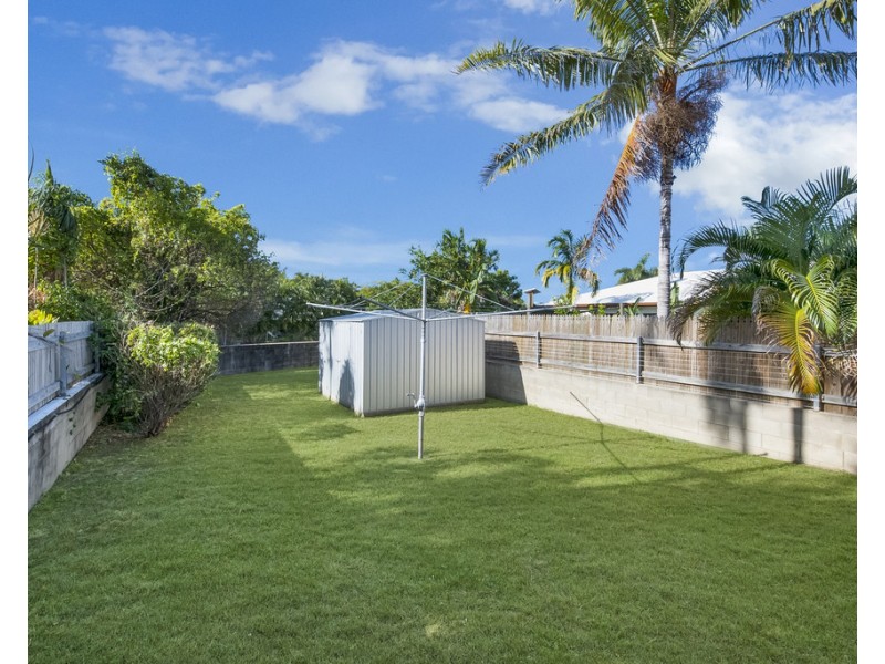 2/11-13 Hughes Street, Hermit Park QLD 4812