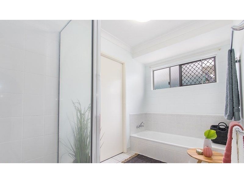 54 Rundle Street, Mount Louisa QLD 4814