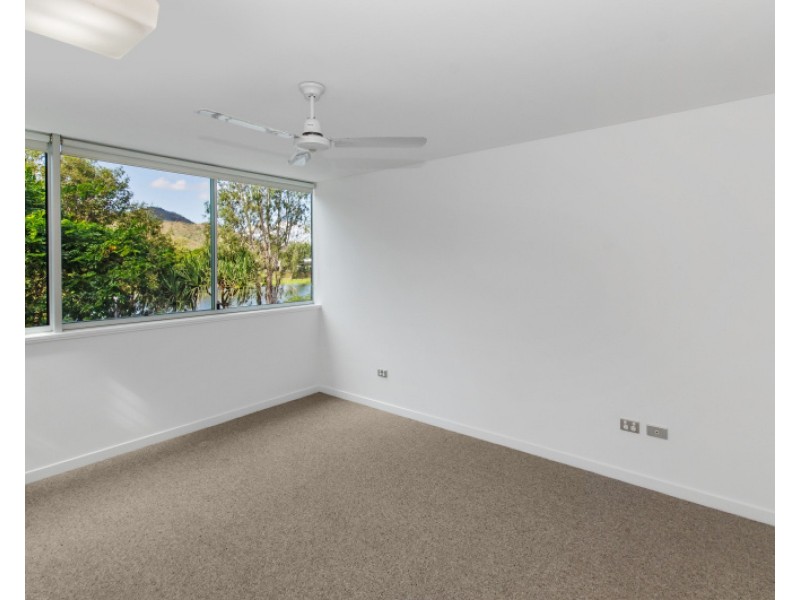 8/1-15 Sporting Drive, Thuringowa Central QLD 4817