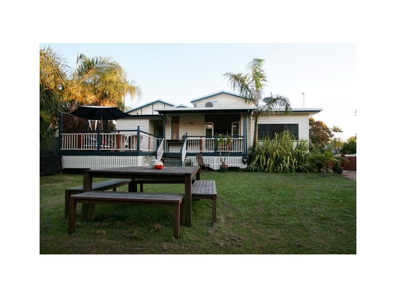 47 Hughes Street, Hermit Park QLD 4812