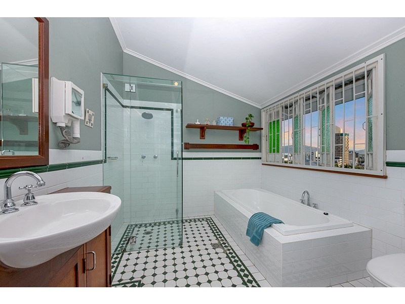 4 Willmett Street, Townsville City QLD 4810