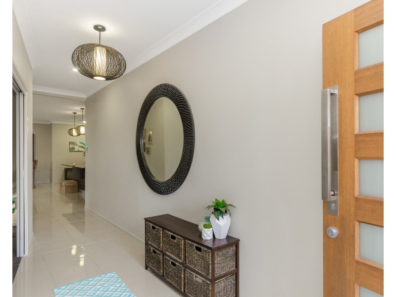 77 Daydream Circuit, Burdell QLD 4818