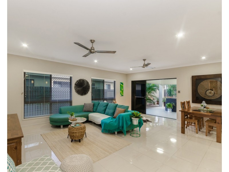 77 Daydream Circuit, Burdell QLD 4818