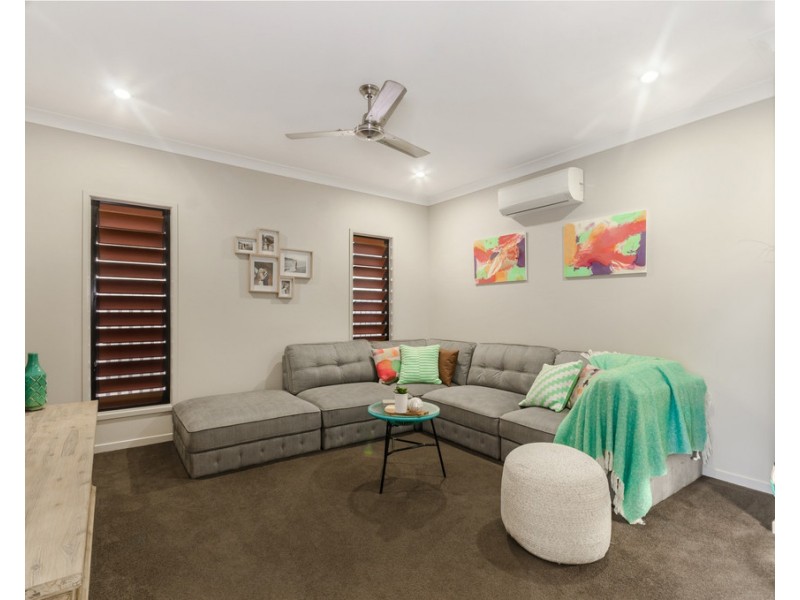 77 Daydream Circuit, Burdell QLD 4818