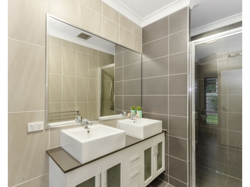 77 Daydream Circuit, Burdell QLD 4818