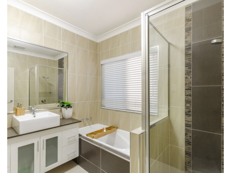 77 Daydream Circuit, Burdell QLD 4818