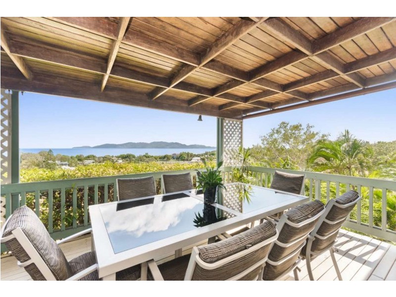 9 Saint James Drive, Belgian Gardens QLD 4810