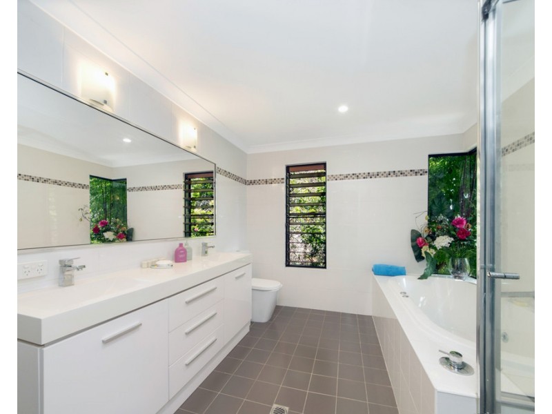 22 Landsborough Street, Castle Hill QLD 4810