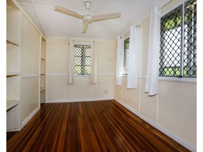 33 Nix Street, West End QLD 4810