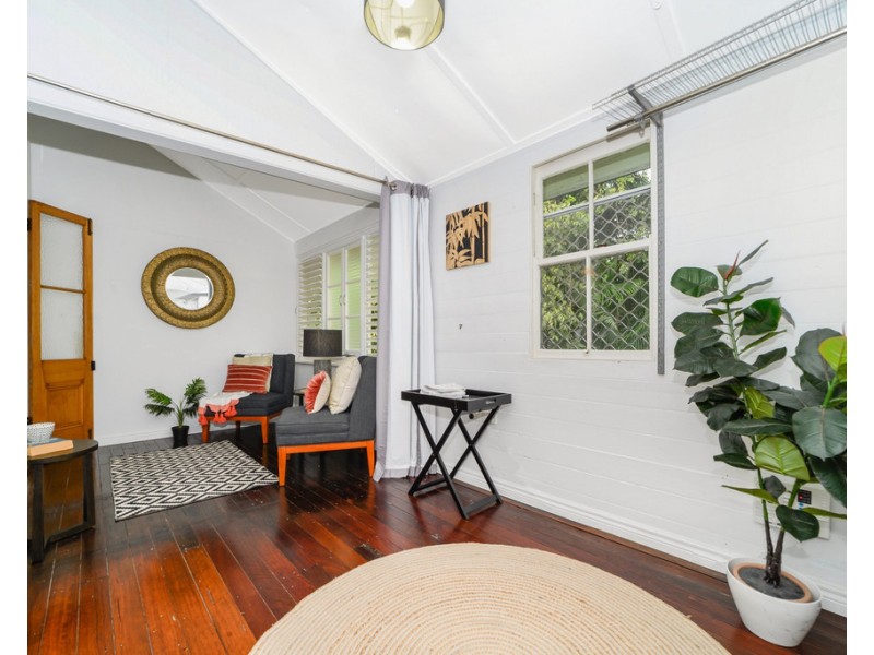 6 Garrick Street, West End QLD 4810