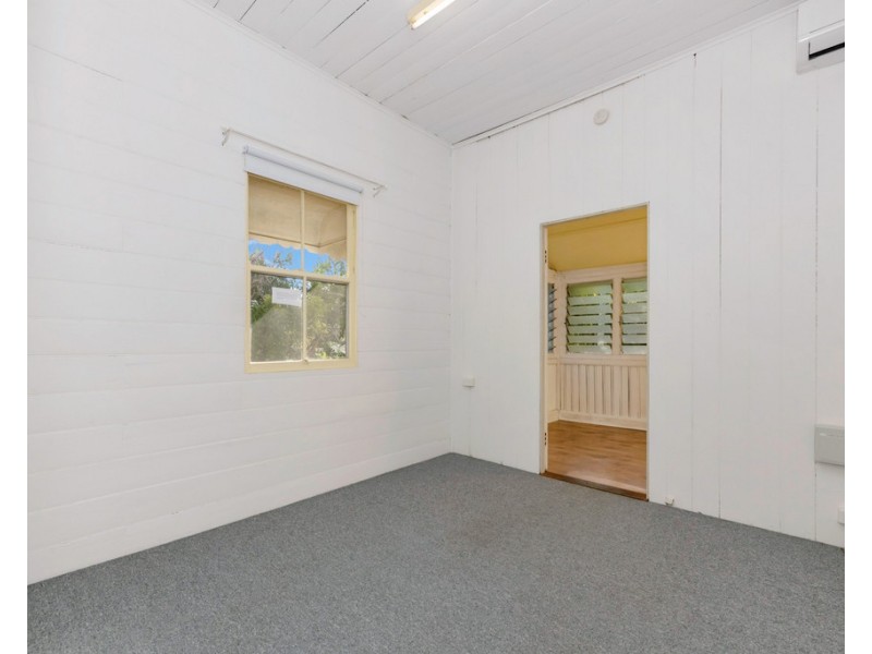 2 Sooning Street, Hermit Park QLD 4812