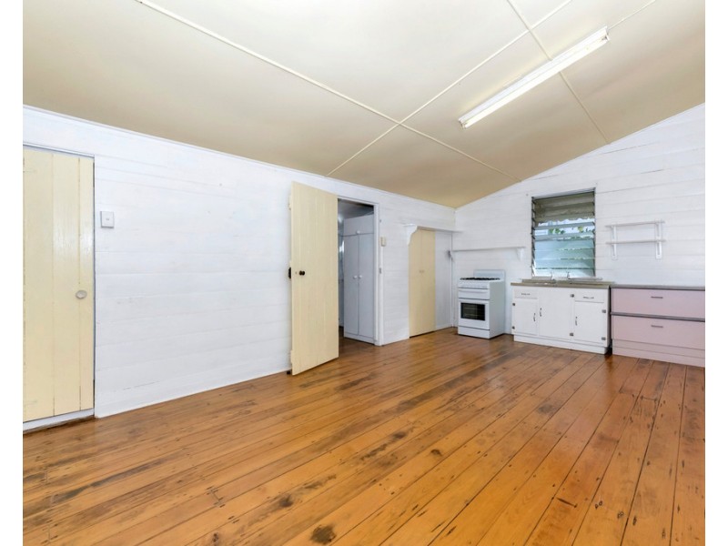 2 Sooning Street, Hermit Park QLD 4812