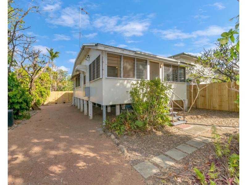 2 Sooning Street, Hermit Park QLD 4812