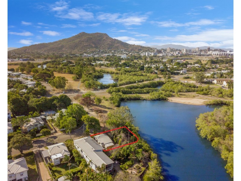 2 Sooning Street, Hermit Park QLD 4812