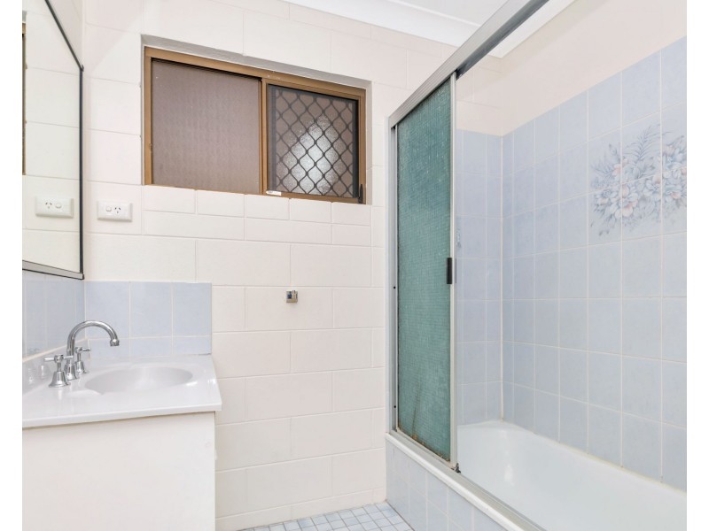 3/4 Crauford Street, West End QLD 4810