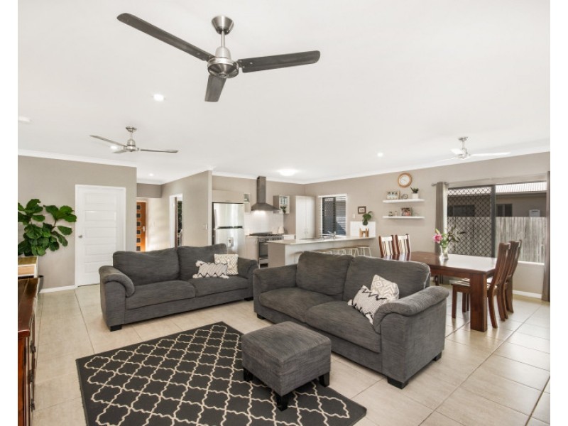 11 Sanctum Boulevard, Mount Low QLD 4818