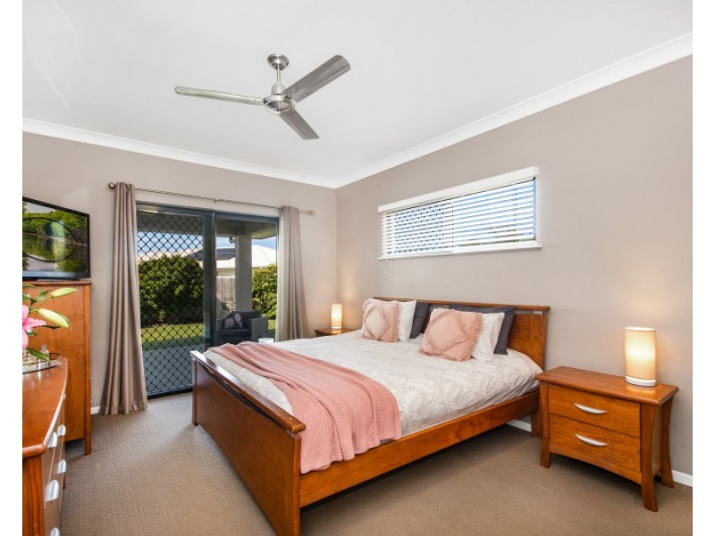 11 Sanctum Boulevard, Mount Low QLD 4818