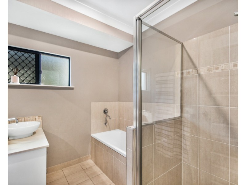 11 Sanctum Boulevard, Mount Low QLD 4818