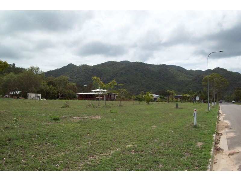 84 Gifford Street, Magnetic Island QLD 4819