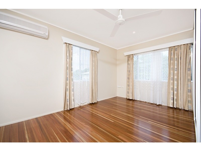 1 Vivian Street, Pimlico QLD 4812