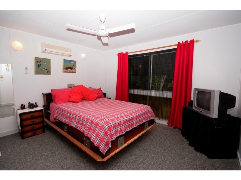 11 Heath Street, Magnetic Island QLD 4819