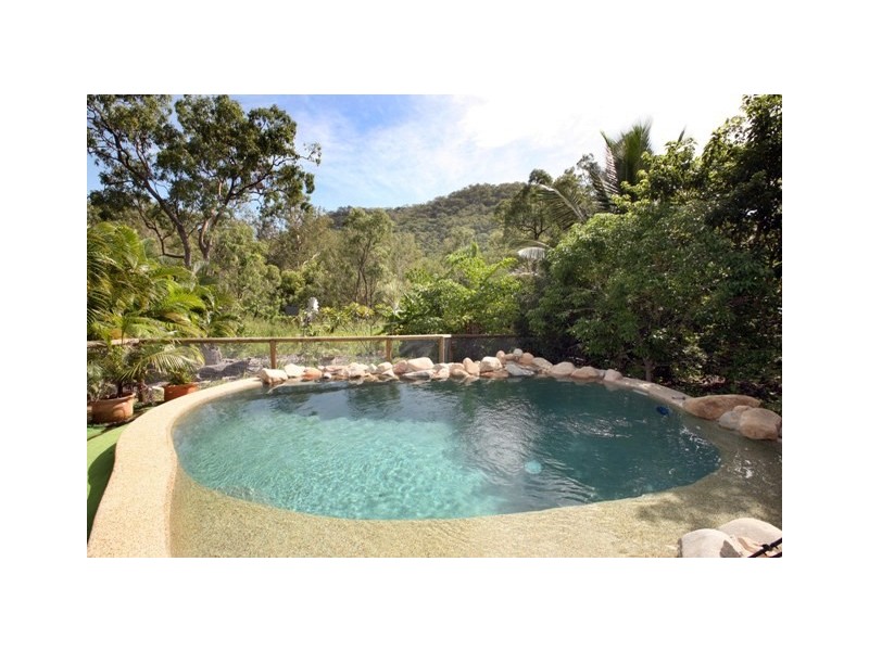 17 Elena Street, Magnetic Island QLD 4819