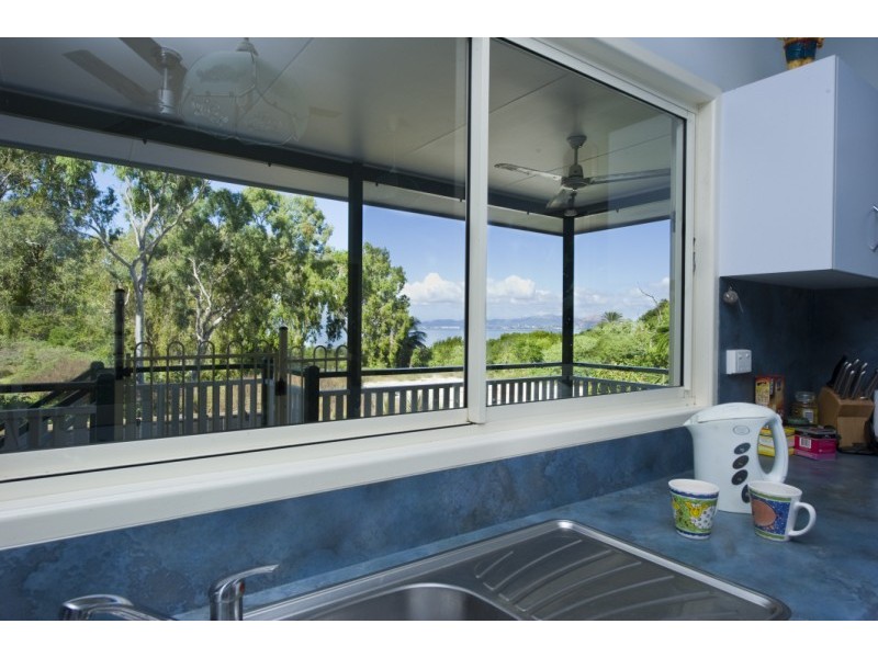 73 Picnic Street PICNIC BAY, Magnetic Island QLD 4819