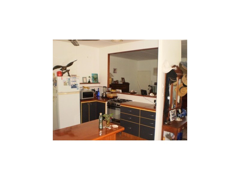 15 Heath Street HORSESHOE BAY, Magnetic Island QLD 4819
