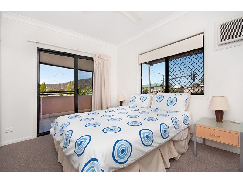 2/53-55 Kings Rd, Pimlico QLD 4812