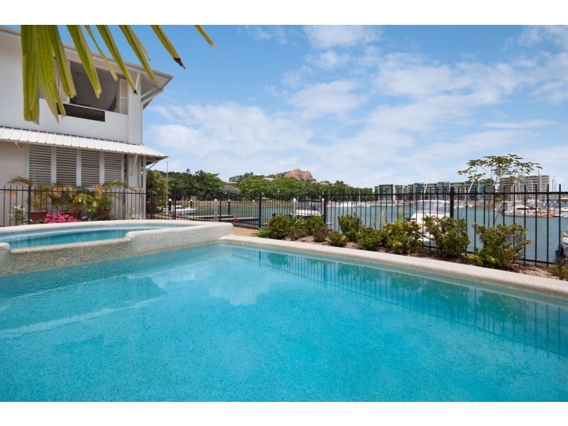 10/16 Sir Leslie Thiess Drive, Townsville City QLD 4810