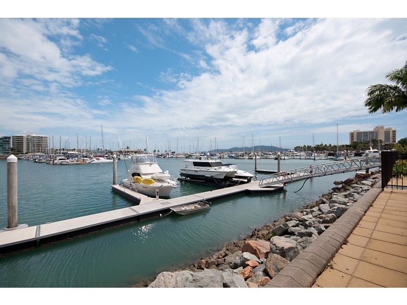 10/16 Sir Leslie Thiess Drive, Townsville City QLD 4810