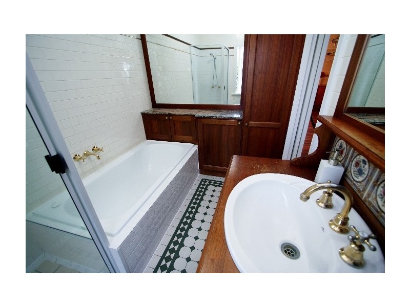 60  Sherriff St, Hermit Park QLD 4812