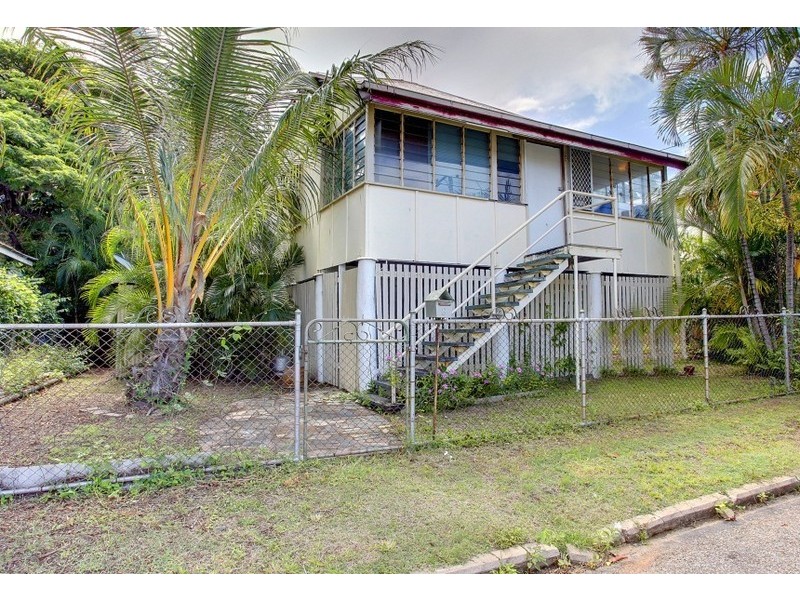 6 Greenslade Street, West End QLD 4810