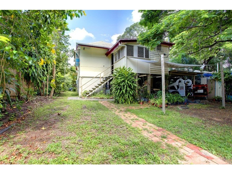 6 Greenslade Street, West End QLD 4810