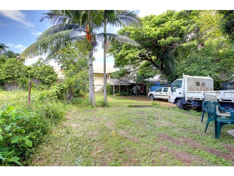 6 Greenslade Street, West End QLD 4810