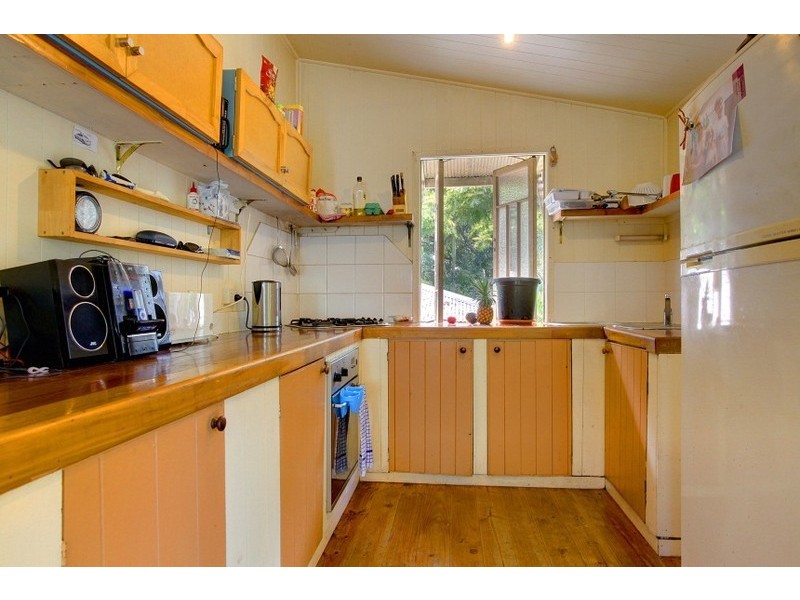 6 Greenslade Street, West End QLD 4810