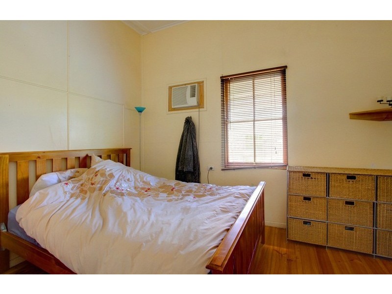 6 Greenslade Street, West End QLD 4810